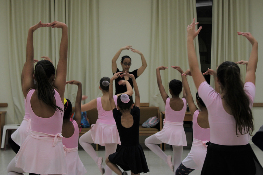 Projeto ''Na Ponta dos Pés'' promove aulas de ballet de graça para a  comunidade