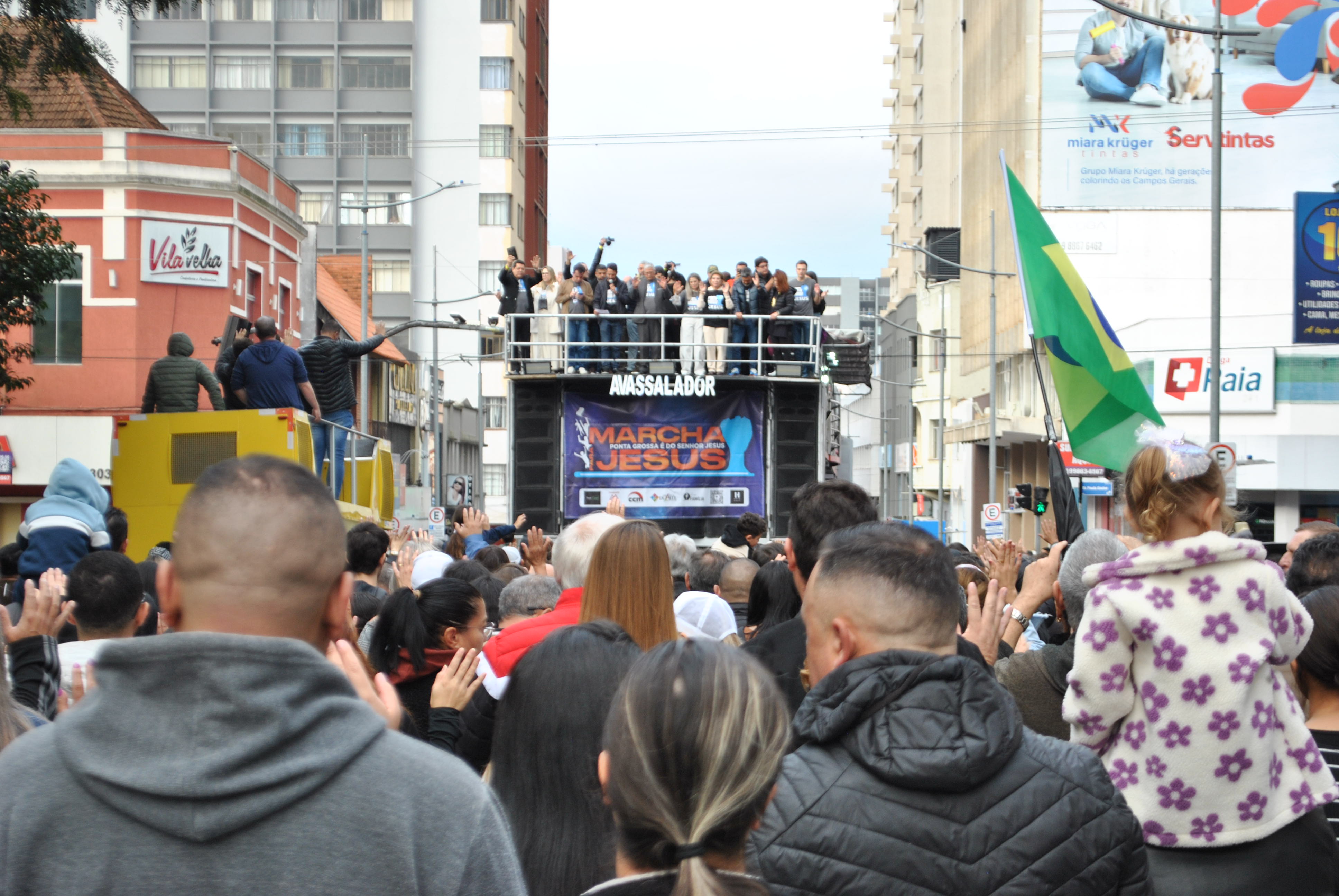 Marcha para Jesus reúne fiéis e celebra união cristã em Ponta Grossa